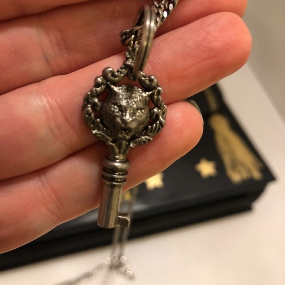 * ULTRA RARE * Gucci Hand Painted Padlock Clutch in Black - Picture 6 of 14